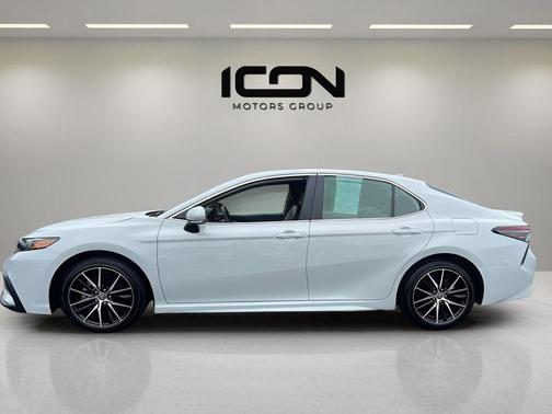 Ice Edge 2024 Toyota Camry SE