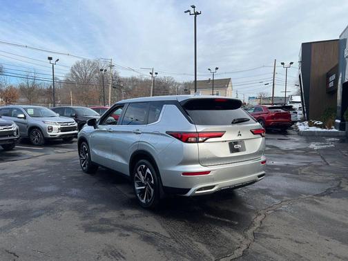 2024 Mitsubishi Outlander PHEV SE S-AWC