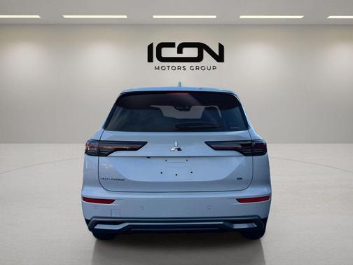 White Diamond 2026 Mitsubishi Outlander SE 2.5 S-AWC