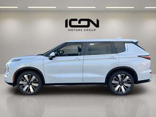 White Diamond 2026 Mitsubishi Outlander SE 2.5 S-AWC