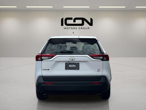 Ice Cap 2024 Toyota RAV4 LE