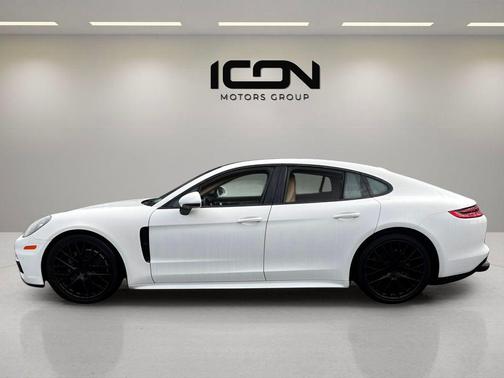 2018 Porsche Panamera Base