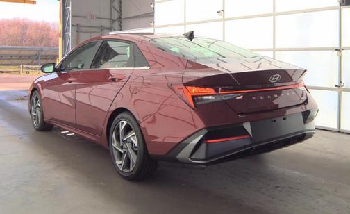 2025 Hyundai ELANTRA Limited