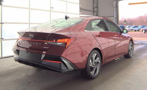 2025 Hyundai ELANTRA Limited