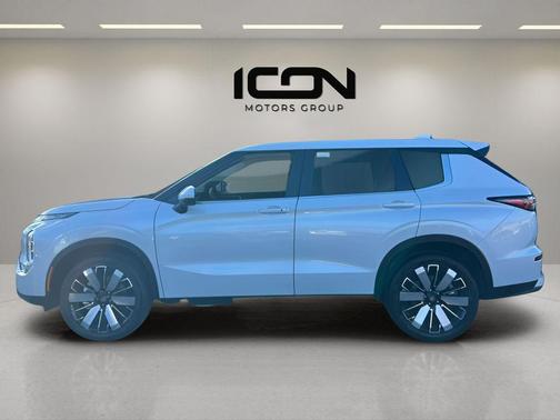 White Diamond 2026 Mitsubishi Outlander SE 2.5 S-AWC