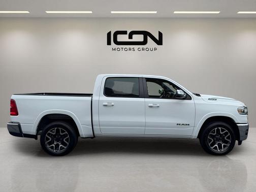 Bright White Clearcoat 2026 RAM 1500 Laramie