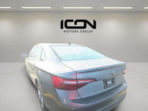 Platinum Gray Metallic 2024 Volkswagen Jetta 1.5T SE