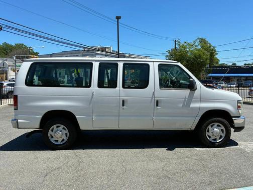 Oxford White 2013 Ford E350 Super Duty XLT