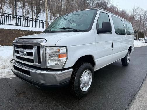 2013 Ford E350 Super Duty XLT