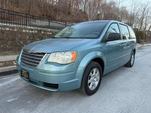 2010 Chrysler Town & Country New LX