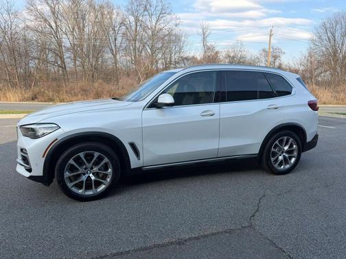 Mineral White Metallic 2019 BMW X5 xDrive40i