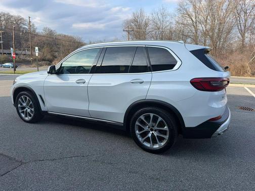 Mineral White Metallic 2019 BMW X5 xDrive40i