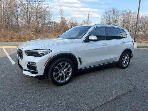 Mineral White Metallic 2019 BMW X5 xDrive40i