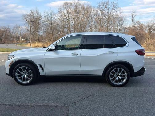 Mineral White Metallic 2019 BMW X5 xDrive40i