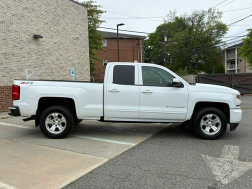 Summit White 2017 Chevrolet Silverado 1500 2LT