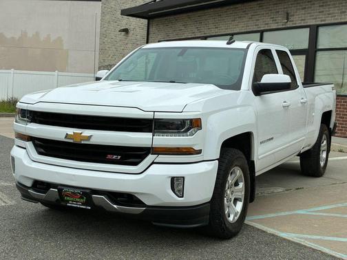 Summit White 2017 Chevrolet Silverado 1500 2LT