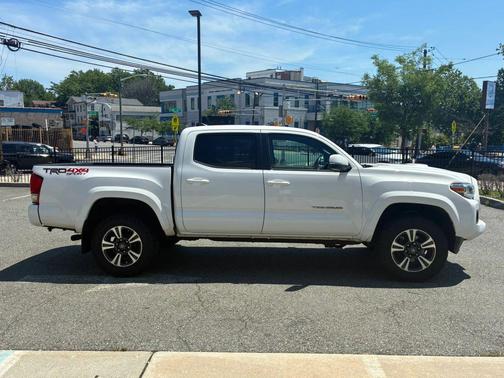 White 2016 Toyota Tacoma TRD Sport