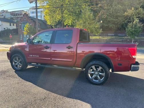 2015 Nissan Titan SV