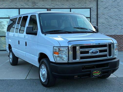 Oxford White 2013 Ford E350 Super Duty XLT