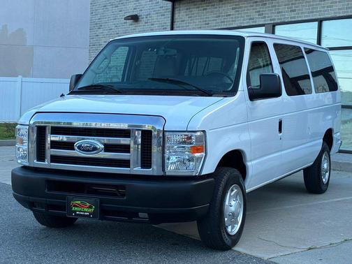 Oxford White 2013 Ford E350 Super Duty XLT