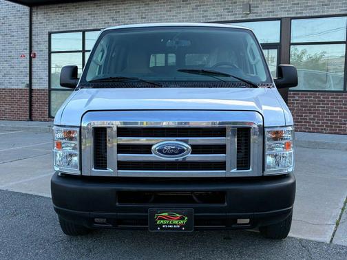 Oxford White 2013 Ford E350 Super Duty XLT