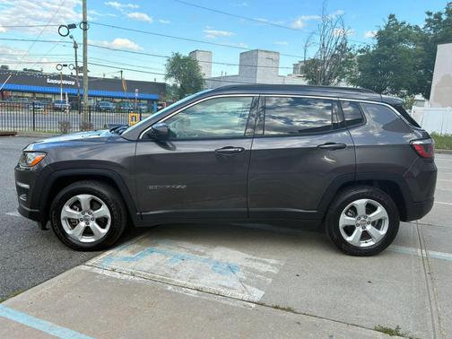 Granite Crystal Metallic Clearcoat 2018 Jeep Compass Latitude
