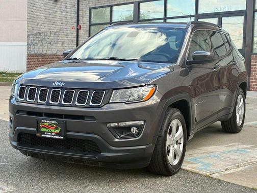 Granite Crystal Metallic Clearcoat 2018 Jeep Compass Latitude