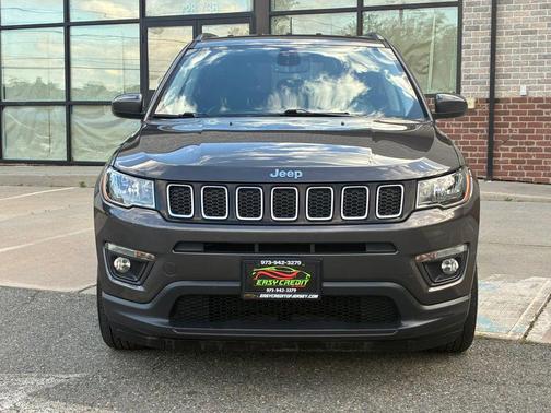 Granite Crystal Metallic Clearcoat 2018 Jeep Compass Latitude