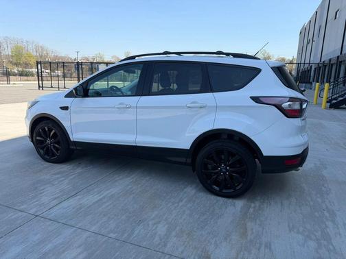 White 2018 Ford Escape SE