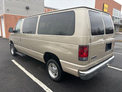 2013 Ford E350 Super Duty XLT