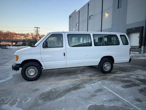 2003 Ford E350 Super Duty XL Wagon