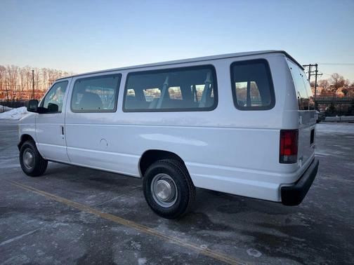 2003 Ford E350 Super Duty XL Wagon