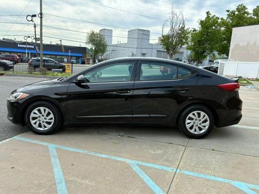 Phantom Black 2017 Hyundai ELANTRA SE