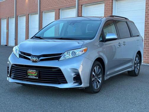 2018 Toyota Sienna LE