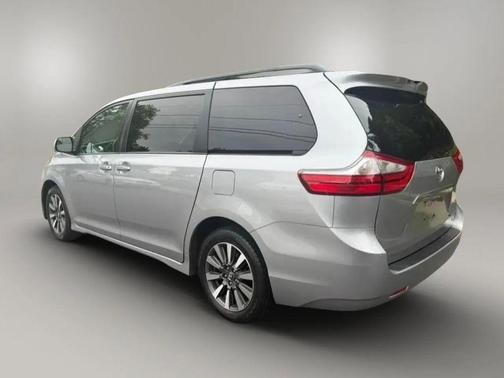 2018 Toyota Sienna LE