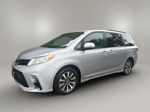 2018 Toyota Sienna LE