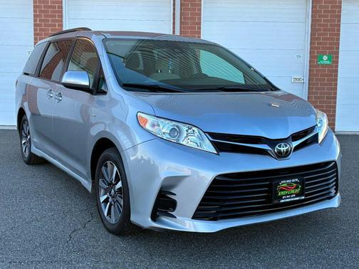 2018 Toyota Sienna LE