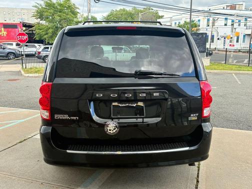 Brilliant Black Crystal Pearlcoat 2014 Dodge Grand Caravan SXT
