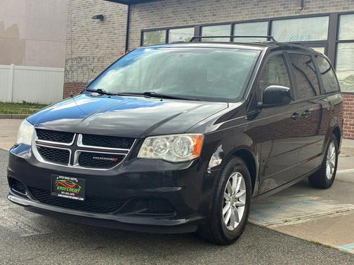 Brilliant Black Crystal Pearlcoat 2014 Dodge Grand Caravan SXT