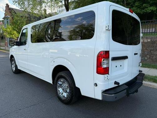 2013 Nissan NV Passenger NV3500 HD SL V8