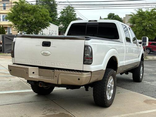 White 2011 Ford F-250 Lariat