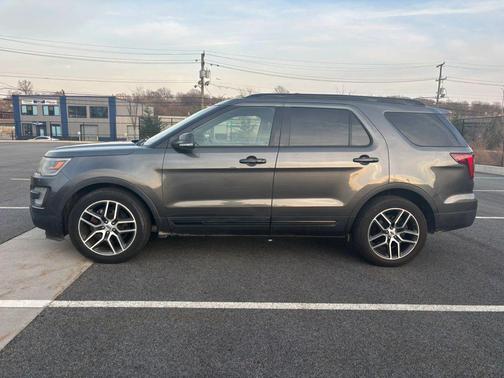 Magnetic Metallic 2016 Ford Explorer Sport