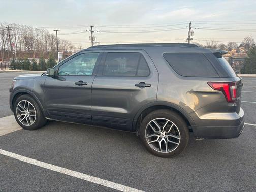 Magnetic Metallic 2016 Ford Explorer Sport