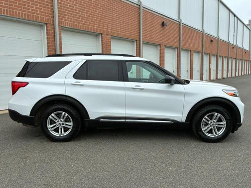White 2021 Ford Explorer XLT Sport Utility 4D