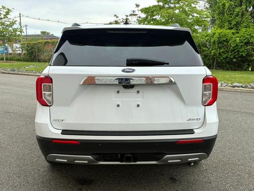White 2021 Ford Explorer XLT Sport Utility 4D