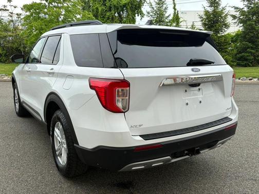 White 2021 Ford Explorer XLT Sport Utility 4D