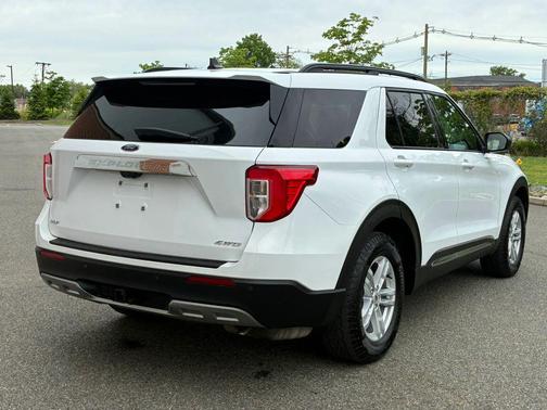 White 2021 Ford Explorer XLT Sport Utility 4D