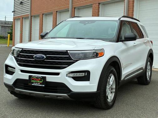 White 2021 Ford Explorer XLT Sport Utility 4D