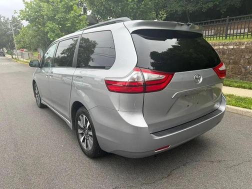 2018 Toyota Sienna LE