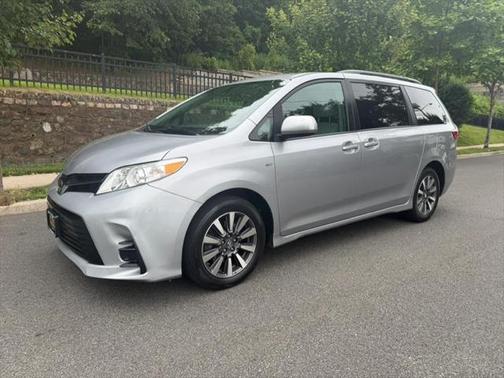 2018 Toyota Sienna LE